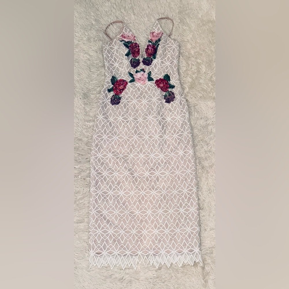 NEW HELSI Size M Off White Domenique Lacy Floral Sequin Embroidered Midi Off - Picture 5 of 7